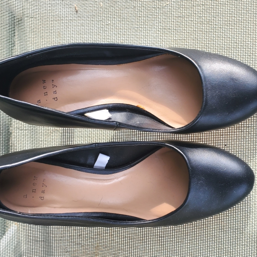 Black Pumps - image 1